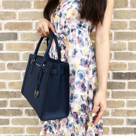 ๐NWT Michael Kors Medium Satchel Bag navy - Picture 2 of 6